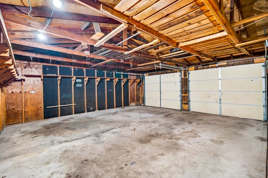 Building Photo - 521 W Whitewater St