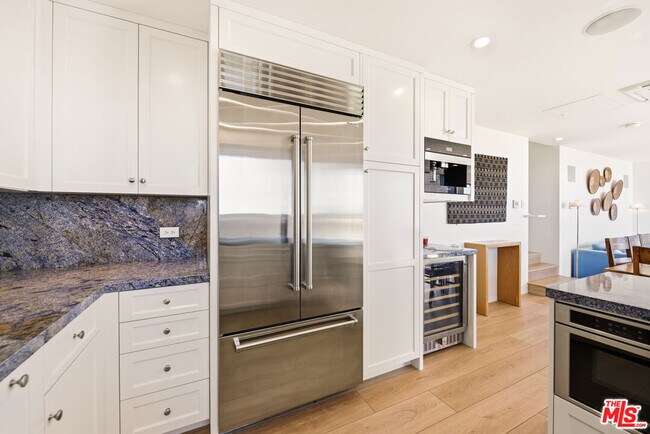 Building Photo - 6817 Seawatch Ln