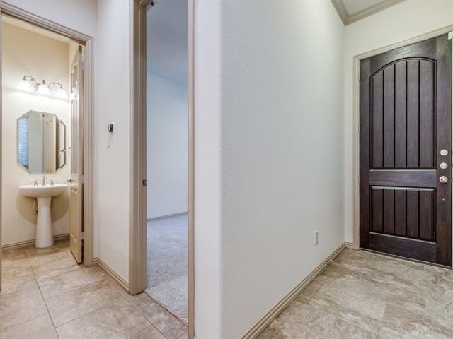 Building Photo - 2465 Embleton Dr