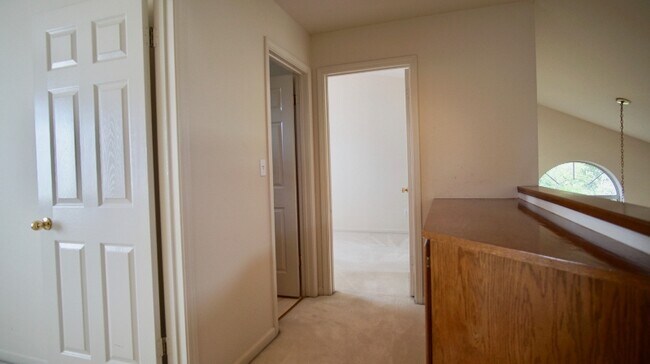 Building Photo - 1323 Chessington Dr