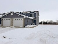 Building Photo - Incredible views from this end-unit townhome!