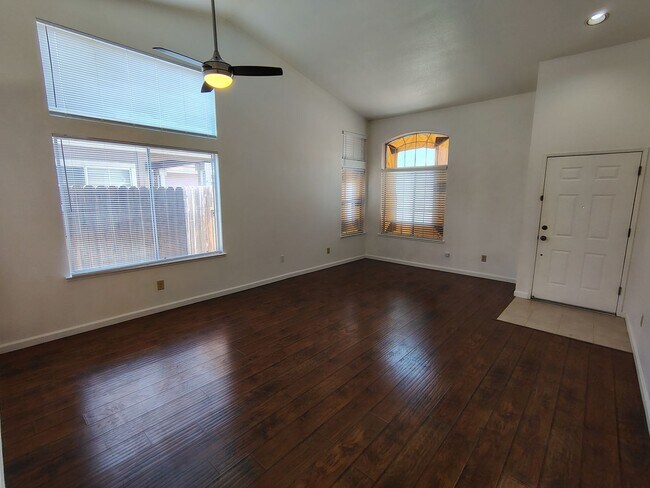 Building Photo - 4920 Apple Farm Ln