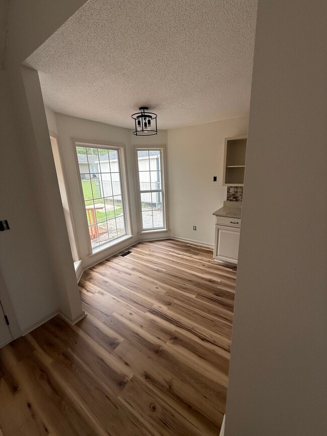 Building Photo - 103 Pinebark Ln