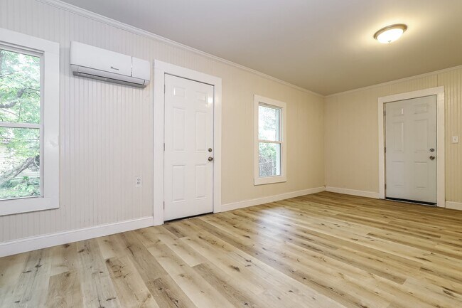 Building Photo - 1312 Vernon Pl