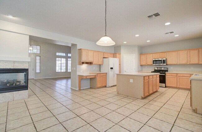 Building Photo - 2026 E County Down Dr