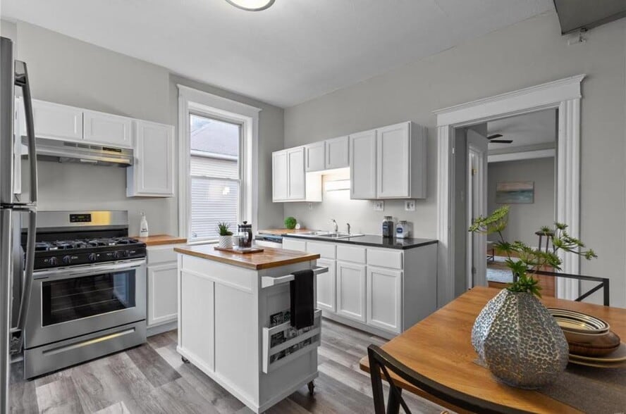Kitchen - 5315 Devonshire Ave