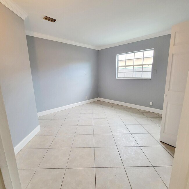 Building Photo - 2021 NW 64th Ave