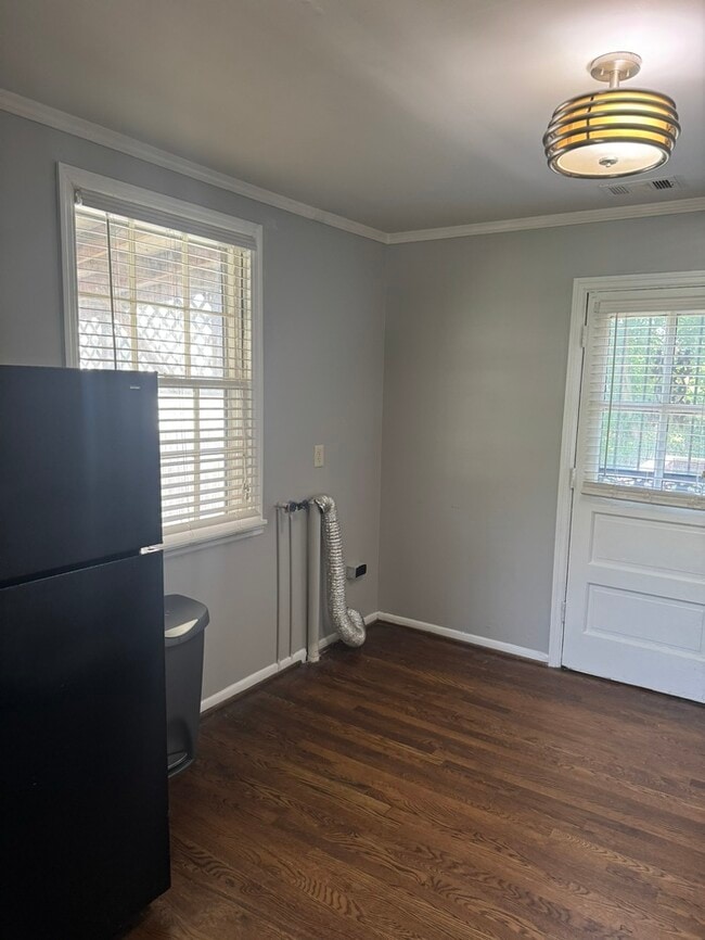 Building Photo - 600 Delray Dr