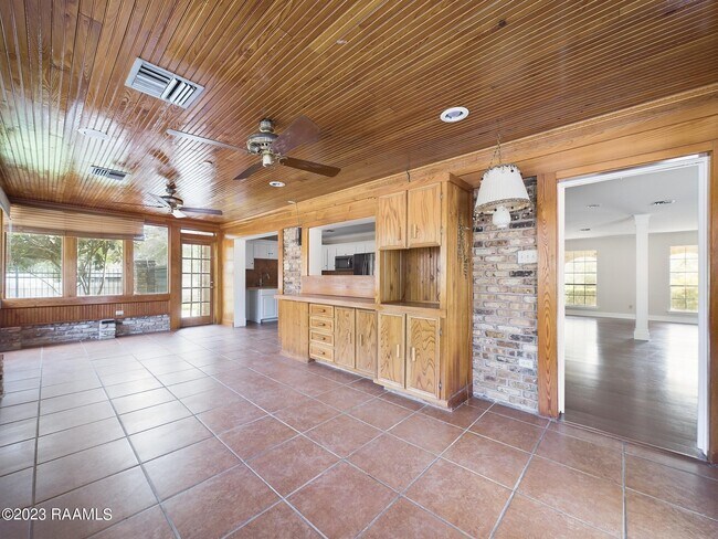 Building Photo - 232 Thibodeaux Dr