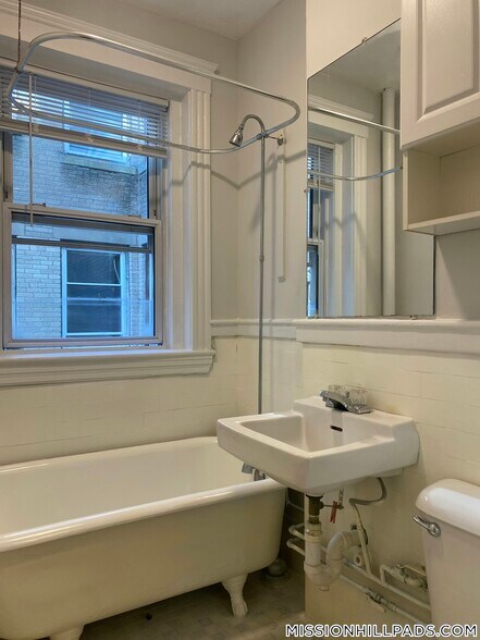 Building Photo - 49 Worthington St