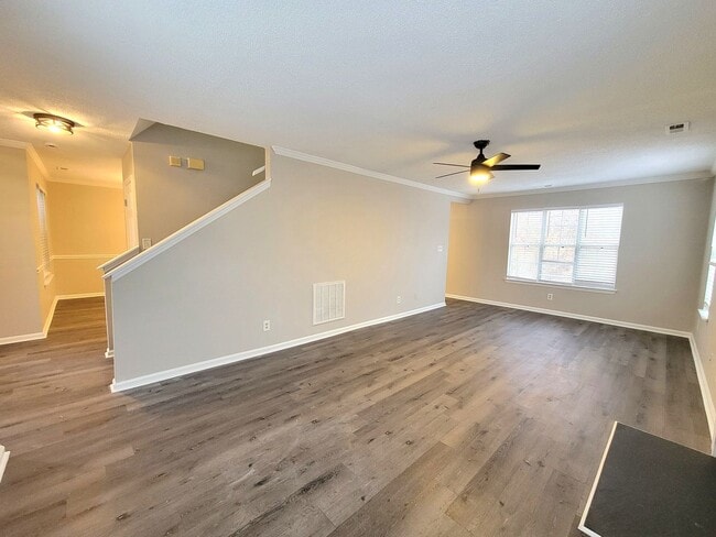 Building Photo - Large 2 Story Near The Airport and I-485