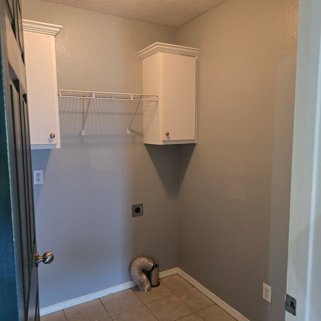Building Photo - 120 Bailey Cir
