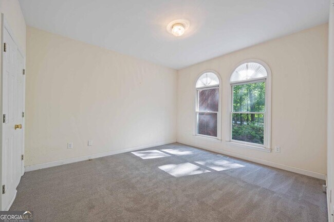 Building Photo - 219 Deerhill Dr