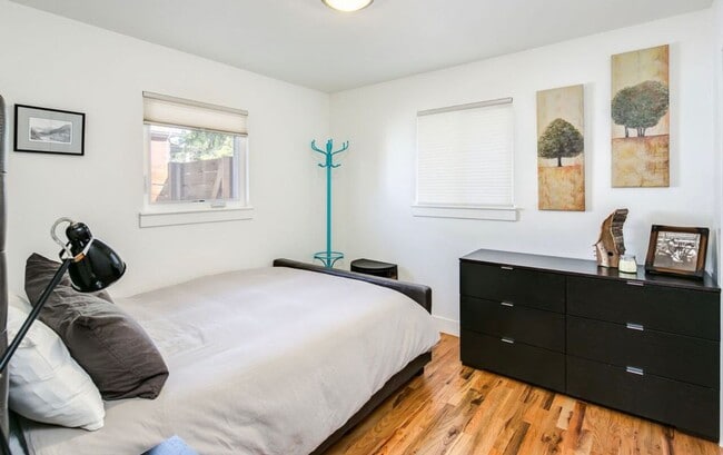 Building Photo - LOHI DUPLEX AVAILABLE IN JUNE