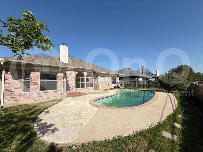 Building Photo - 6717 Smallwood Dr