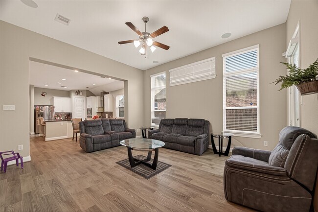 Building Photo - 2209 Hidden Meadow Ln