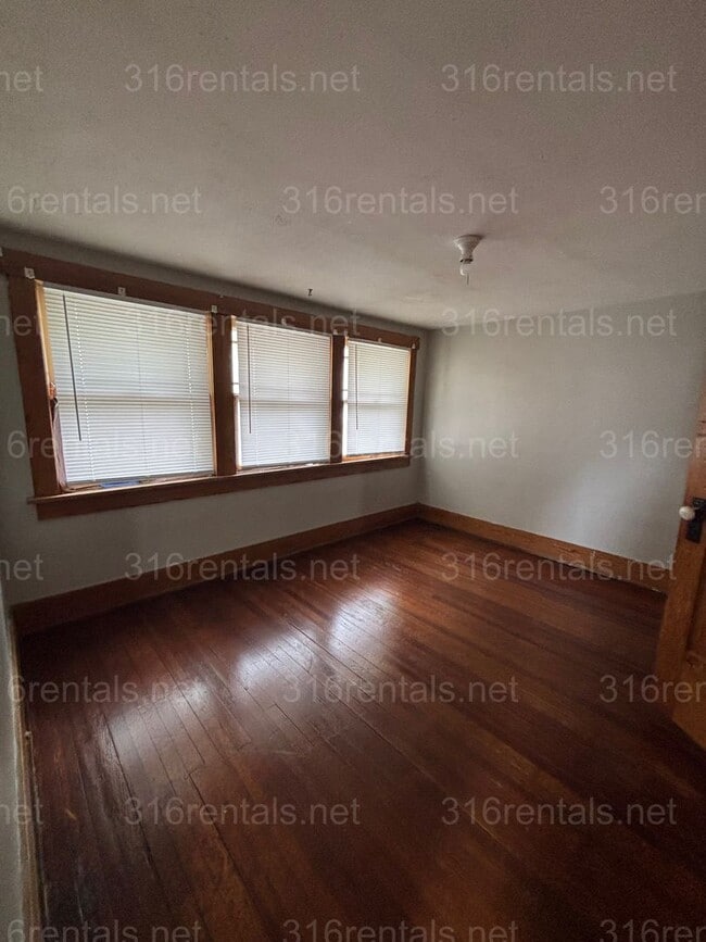 Building Photo - Five bedroom Two bath house for rent!