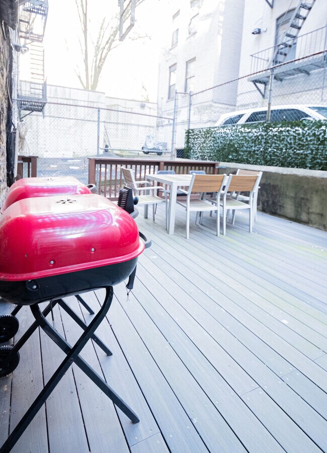 Building Photo - 5 W 101st St