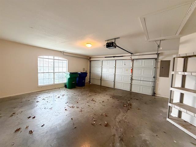 Building Photo - 708 Nandina Way