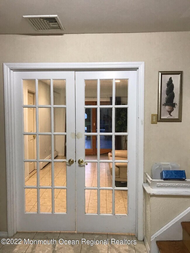 Building Photo - 634 Westwood Ave