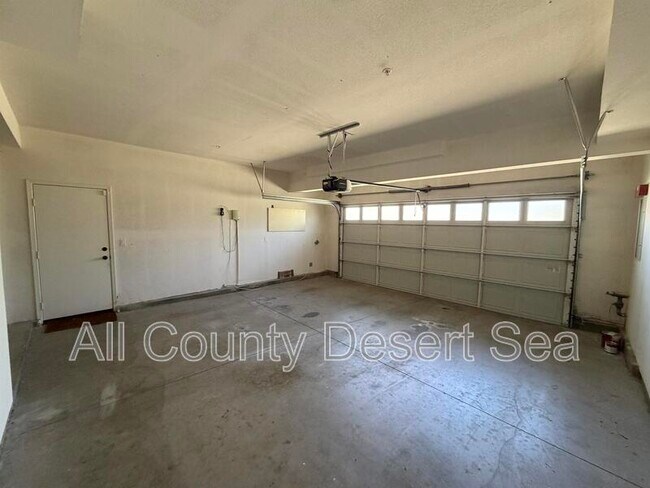 Building Photo - 16621 Maywood Ln