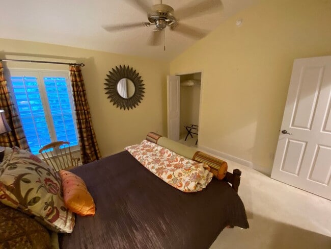 Building Photo - Exquisite - Turnkey, 3 bed + 2 1/2 Bath + ...