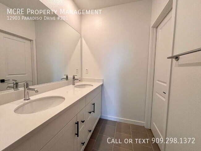 Building Photo - 12903 Paradiso Dr