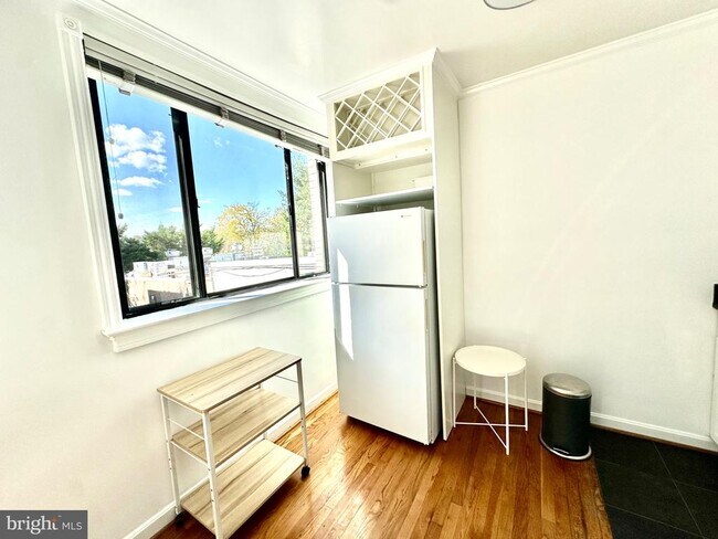 Building Photo - 5112 MacArthur Blvd NW