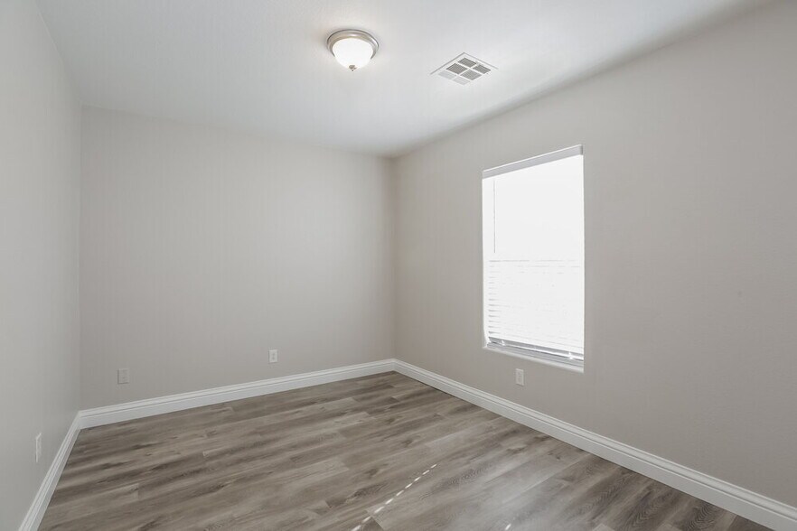 Building Photo - 6218 Lone Cypress Ct