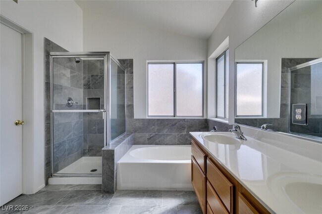 Building Photo - 1101 E Adelman Dr