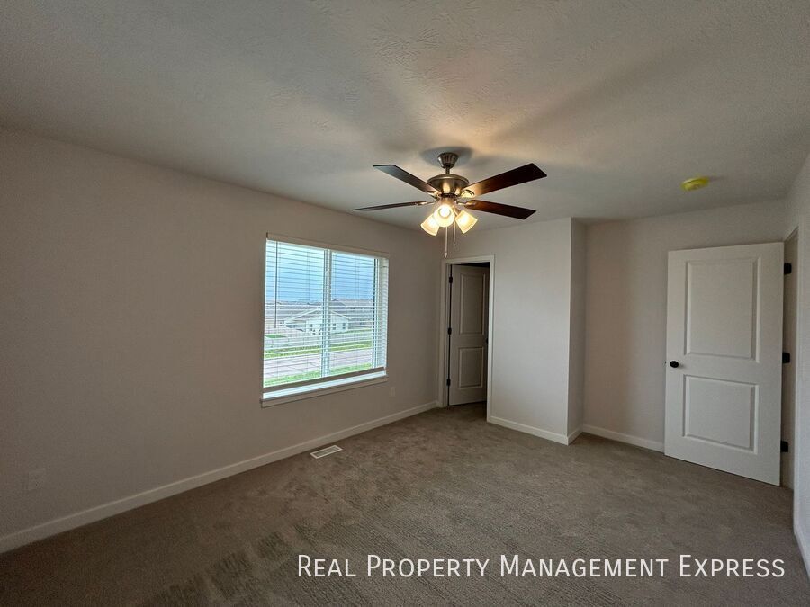 Building Photo - 2 Bedroom 1.5 Bathroom Home for Rent