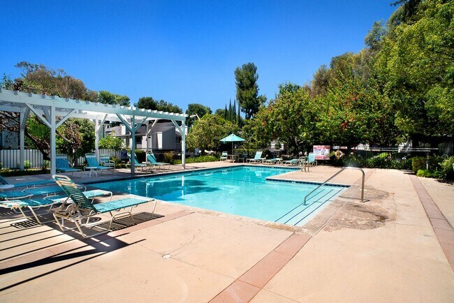 Building Photo - 18200 Andrea Cir S