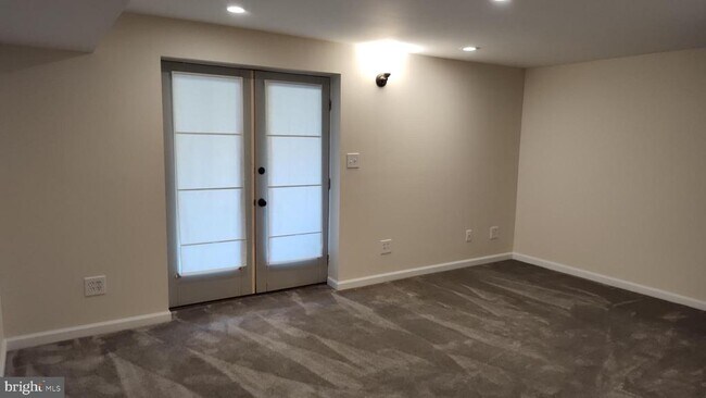 Building Photo - 442 Darby Ln