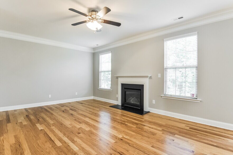 Building Photo - 170 Davelyn Ct