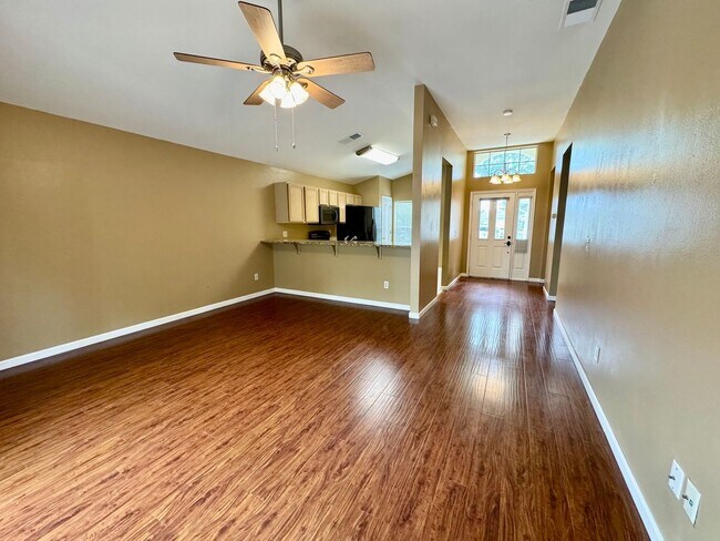 Building Photo - IMMACULATE 2 Bedroom / 2 Bathroom in Count...