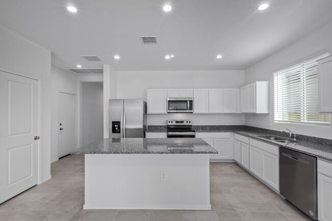 Building Photo - Beautiful 5-Bed Dream Home in The Village at Copper Basin