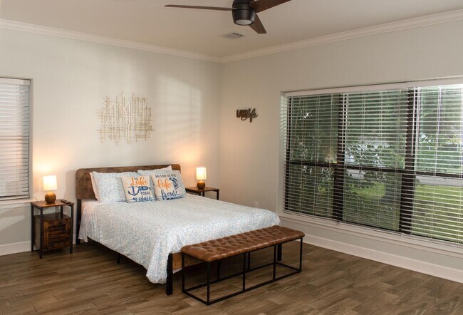 Building Photo - 13321 Lake Breeze Ln