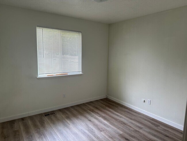 Building Photo - 3412 Manchester Dr