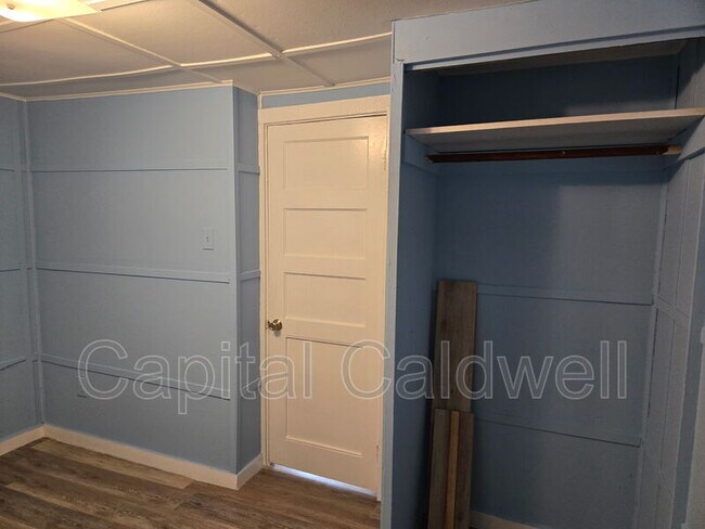 Building Photo - 8415 N Seminole Ave