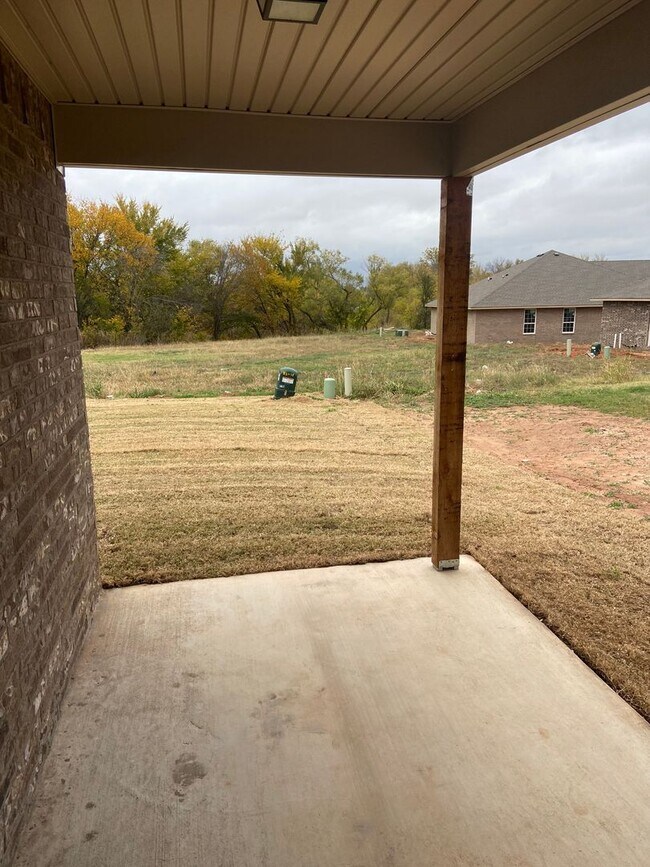 Building Photo - Move-In Ready! Charming 3-Bedroom, 2-Bath Home in Shadow Valley