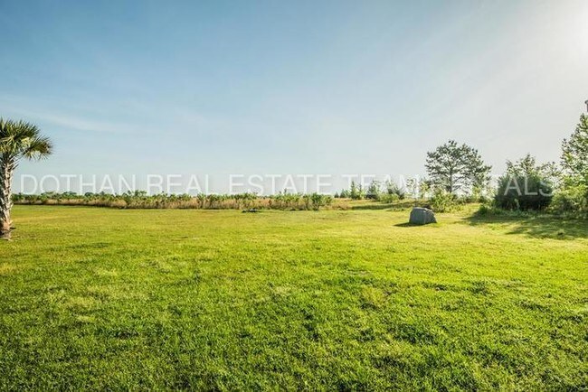 Building Photo - Country Living!