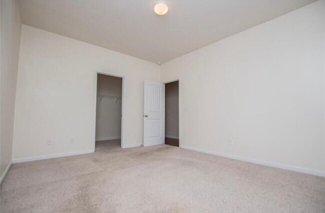 Building Photo - 240 River Meadow Dr