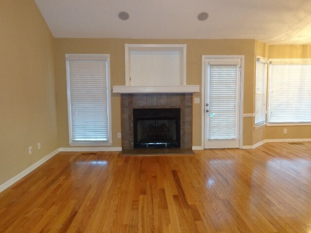 Building Photo - 2422 English Hill Dr