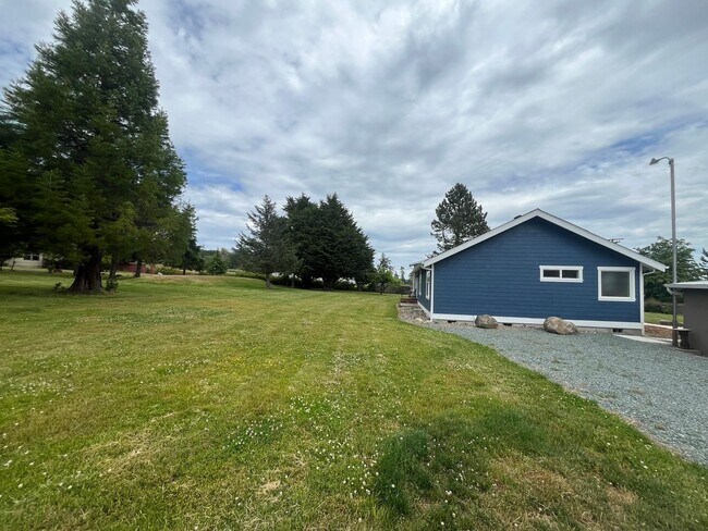 Building Photo - Beautiful 3 Bed 2 Bath on Guemes Island