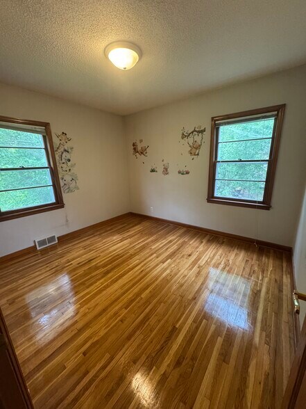 Building Photo - 4760 Dominick Dr