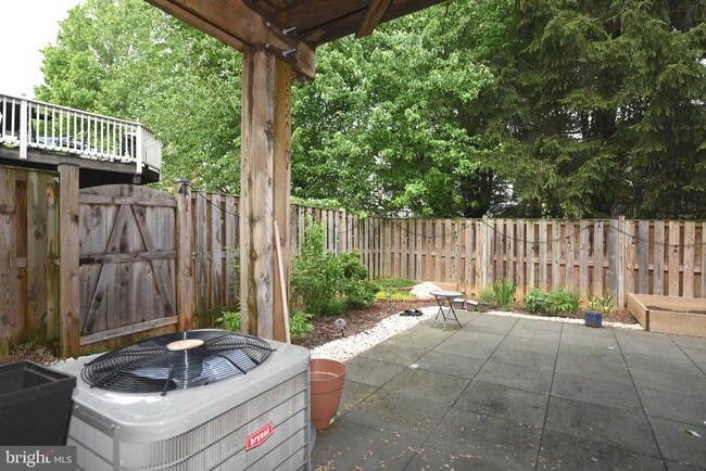 Building Photo - 556 Winding Rose Dr