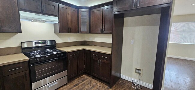 Building Photo - 75(611)