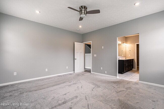 Building Photo - 10536 Vista View Dr