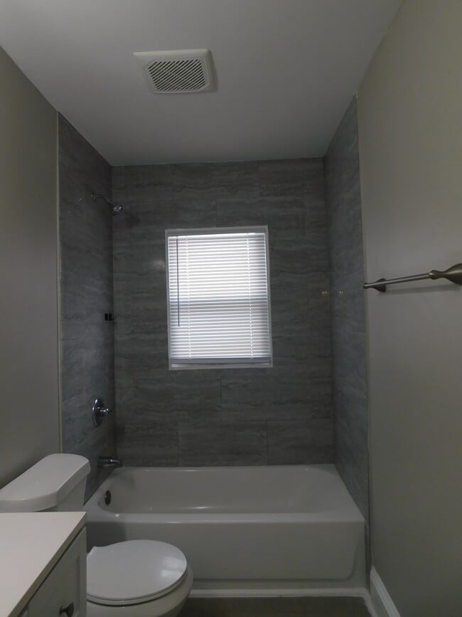 Building Photo - 85 Crowell Dr NW