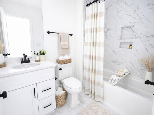 Building Photo - Beautiful 3BR 2.5BA Home in Statesville • 2 Car Garagge Tours